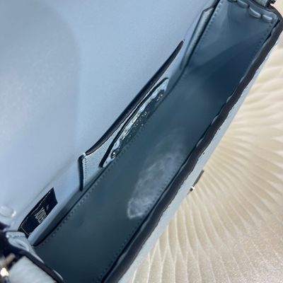 フェンディバッグ角部分ディテール